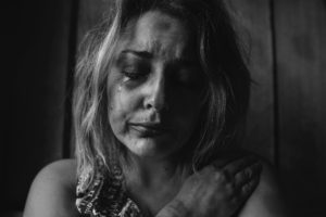 Read more about the article ΥΠΕΡ (Α)ΔΥΝΑΤΟΥ: Σκέψεις για την κακοποίηση των γυναικών και το ψυχολογικό προφίλ του δράστη